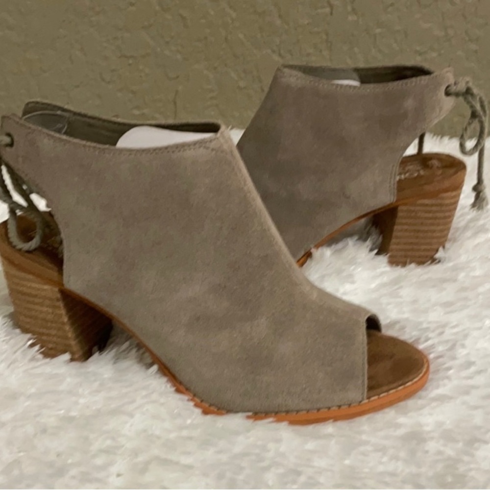 Toms heels